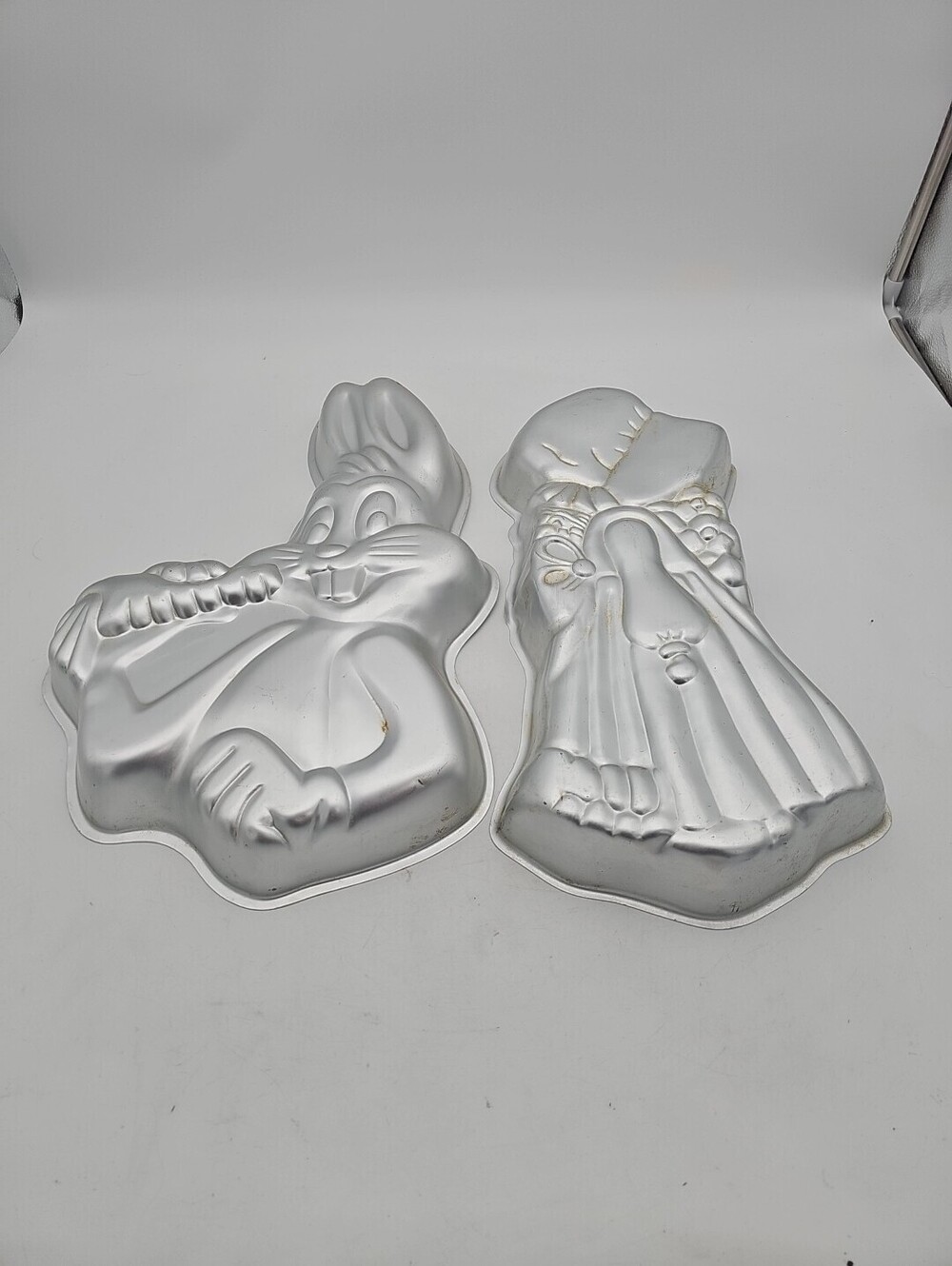 2 Wilton Bugs Bunny Cake Pan Mold 502-7598 Looney Toons Warner Brothers